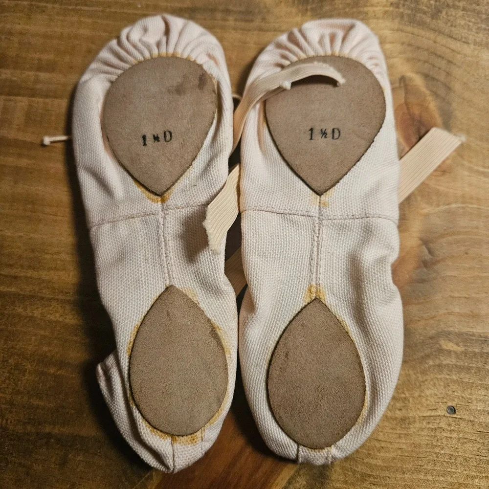 Bloch Pink Canvas Ballet Slippers Girls Size 1.5 D Split Sole Dance Shoes